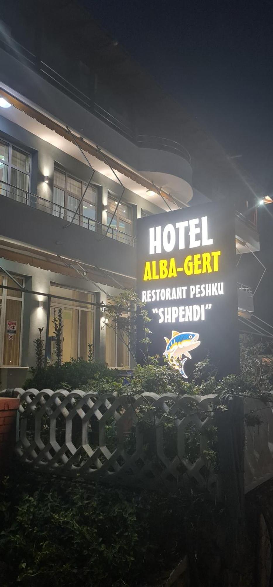 אוריקום Hotel Alba-Gert מראה חיצוני תמונה