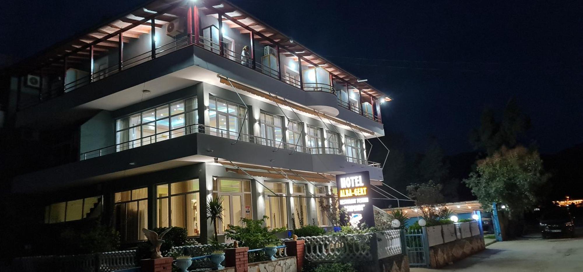 אוריקום Hotel Alba-Gert מראה חיצוני תמונה